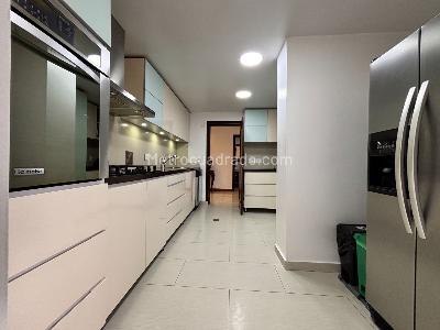 Apartamento de 3 alcobas en venta en Santa Barbara Central, Bogotá, 176 m² · foto 10 de 20