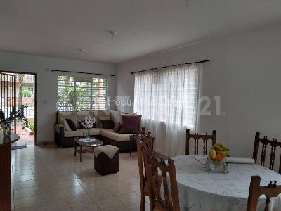Casa de 5 alcobas en venta en Champagnat, Cali, 235 m² · foto 3 de 20