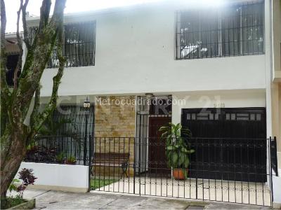 Casa de 3 alcobas en venta en Santa Rita, Cali, 210 m² · foto 4 de 11