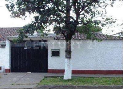 Casa de 3 alcobas en venta en El Refugio, Cali, 208 m² · foto 2 de 20