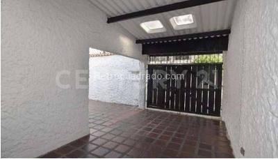 Casa de 3 alcobas en venta en El Refugio, Cali, 208 m² · foto 3 de 20