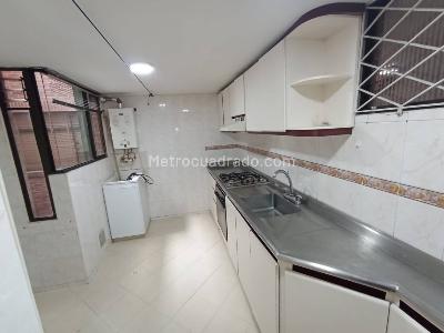 Apartamento de 3 alcobas en venta en El Batán, Bogotá, 71 m² · foto 3 de 20