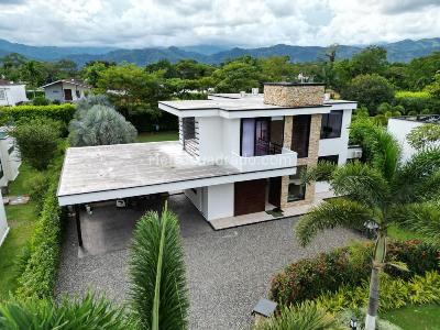 Casa de 5 alcobas en venta en El Cairo, Villavicencio, 650 m² · foto 3 de 8