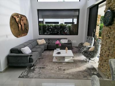 Casa de 5 alcobas en venta en El Cairo, Villavicencio, 650 m² · foto 5 de 8