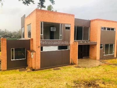 House for rent in Yerbabuena, Chía