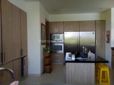 Casa de 5 alcobas en venta en Girardot, Girardot, 674 m² · foto 7 de 20