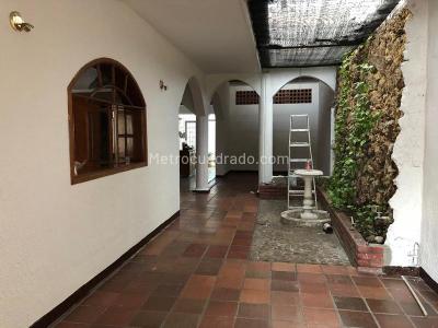 Casa de 4 alcobas en venta en Girardot, Girardot, 250 m² · foto 2 de 9