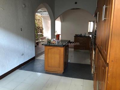 Casa de 4 alcobas en venta en Girardot, Girardot, 250 m² · foto 5 de 9