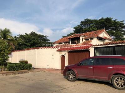 Casa de 4 alcobas en venta en Girardot, Girardot, 250 m² · foto 8 de 9