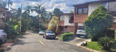 Casa de 3 alcobas en venta en Envigado, Envigado, 220 m² · foto 1 de 20