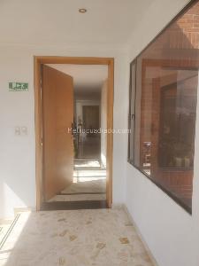 Apartamento de 4 alcobas en venta en Club De Los Lagartos, Bogotá, 348 m² · foto 2 de 15
