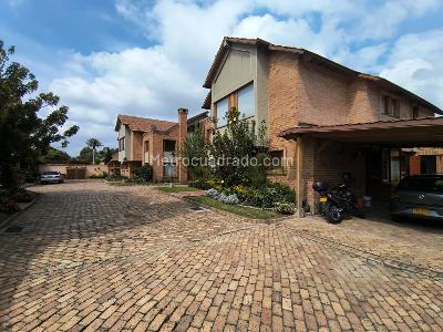 Casa en venta en San Jose De Bavaria, Bogotá · foto 2 de 20