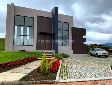 Casa en venta en Altos De Yerbabuena, Chía · foto 3 de 13