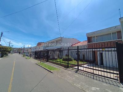 Casa de 4 alcobas en venta en Normandia, Bogotá, 240 m² · foto 3 de 20