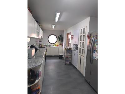 Apartamento de 3 alcobas en venta en Santa Barbara, Bogotá, 180 m² · foto 8 de 20