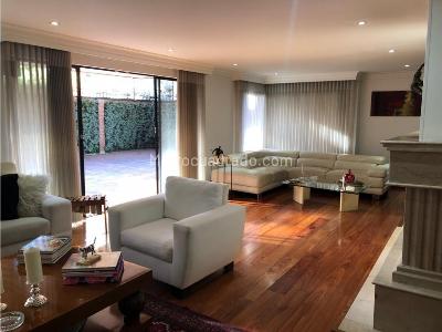 Apartamento de 4 alcobas en venta en La Carolina, Bogotá, 220 m² · foto 2 de 20