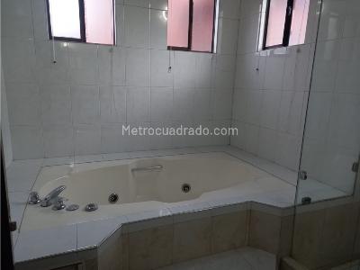 Casa de 4 alcobas en venta en San Jose De Bavaria, Bogotá, 830 m² · foto 14 de 20