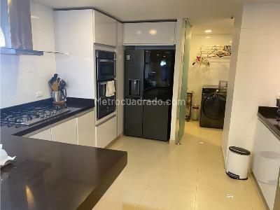 Apartamento de 3 alcobas en venta en Chico, Bogotá, 123 m² · foto 10 de 20