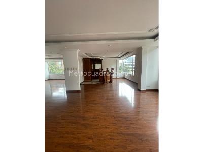 Apartamento de 3 alcobas en venta en Chico, Bogotá, 213 m² · foto 5 de 20