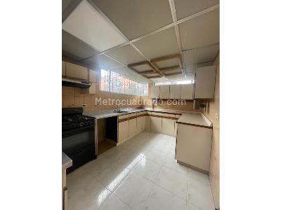Apartamento de 3 alcobas en venta en Chico, Bogotá, 213 m² · foto 6 de 20