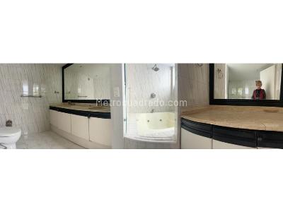 Apartamento de 3 alcobas en venta en Chico, Bogotá, 213 m² · foto 8 de 20