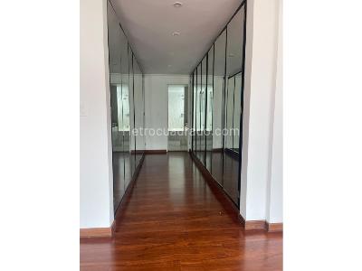 Apartamento de 3 alcobas en venta en Chico, Bogotá, 213 m² · foto 9 de 20