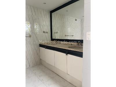 Apartamento de 3 alcobas en venta en Chico, Bogotá, 213 m² · foto 16 de 20