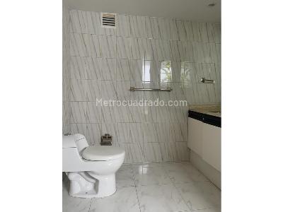Apartamento de 3 alcobas en venta en Chico, Bogotá, 213 m² · foto 17 de 20