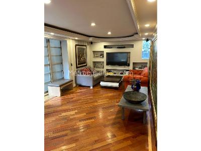 Casa de 5 alcobas en venta en Niza, Bogotá, 521 m² · foto 2 de 20