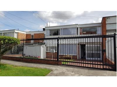 Casa de 5 alcobas en venta en Niza Antigua, Bogotá, 370 m² · foto 1 de 20