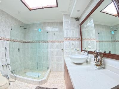 Casa de 3 alcobas en venta en Santa Barbara Central, Bogotá, 370 m² · foto 12 de 20