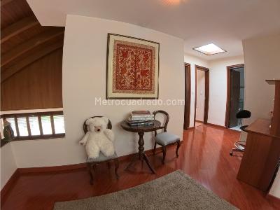 Casa de 3 alcobas en venta en Santa Barbara Central, Bogotá, 370 m² · foto 14 de 20