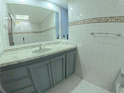 Casa de 3 alcobas en venta en Santa Barbara Central, Bogotá, 370 m² · foto 17 de 20