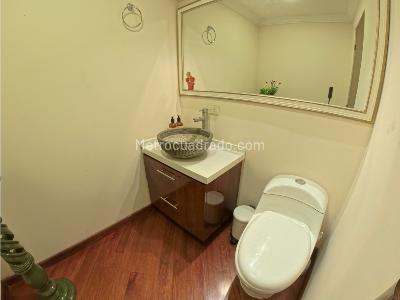 Casa de 3 alcobas en venta en Santa Barbara Central, Bogotá, 370 m² · foto 19 de 20