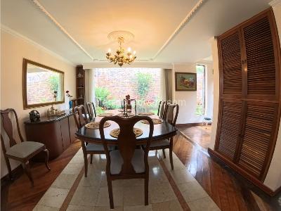 Casa de 3 alcobas en venta en Santa Barbara Central, Bogotá, 370 m² · foto 4 de 20