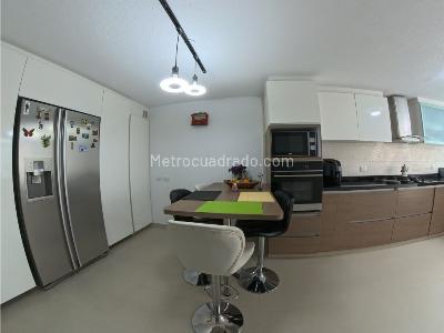 Casa de 3 alcobas en venta en Santa Barbara Central, Bogotá, 370 m² · foto 8 de 20
