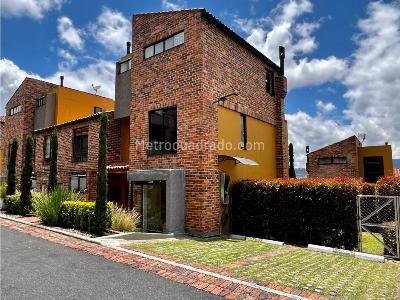 Casa de 3 alcobas en venta en Del Monte, Bogotá, 150 m² · foto 2 de 20