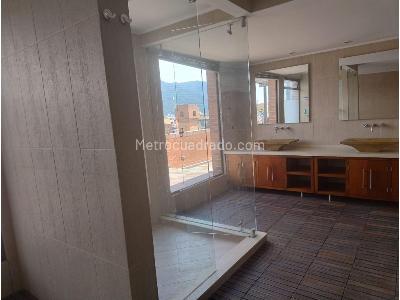 Apartamento de 5 alcobas en arriendo en Santa Barbara Occidental, Bogotá, 340 m² · foto 14 de 20