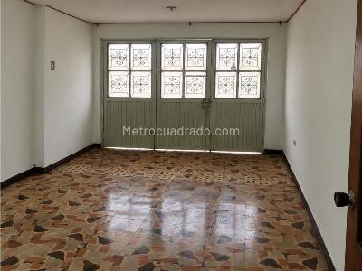 Casa de 5 alcobas en venta en Ciudad Jardin Norte, Bogotá, 255 m² · foto 2 de 11