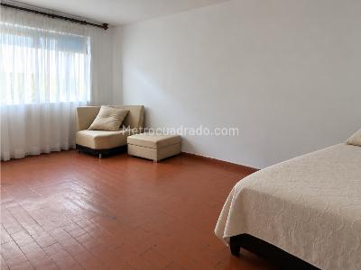 Casa de 5 alcobas en venta en Ciudad Jardin Norte, Bogotá, 255 m² · foto 3 de 11