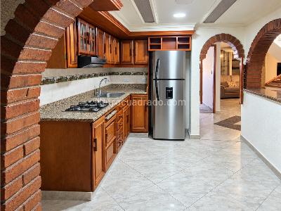 Casa de 5 alcobas en venta en Jazmin, Bogotá, 200 m² · foto 2 de 20