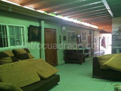 Casa de 5 alcobas en venta en Comuneros, Bucaramanga, 300 m² · foto 5 de 15