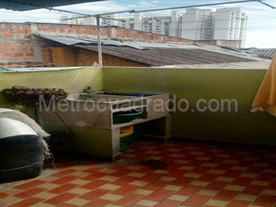 Casa de 5 alcobas en venta en Comuneros, Bucaramanga, 300 m² · foto 7 de 15