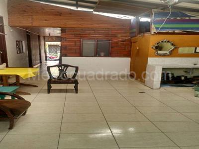 Casa de 5 alcobas en venta en Comuneros, Bucaramanga, 300 m² · foto 3 de 15