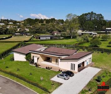 Casa de 4 alcobas en venta en Corredor San Antonio La Ceja, Rionegro, 487 m² · foto 3 de 19