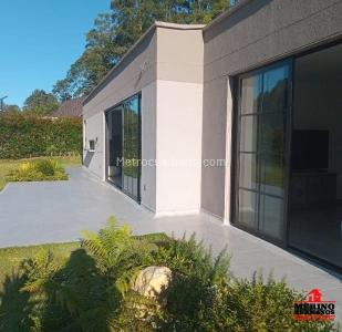Casa de 3 alcobas en venta en Llanogrande, Rionegro, 279 m² · foto 3 de 20