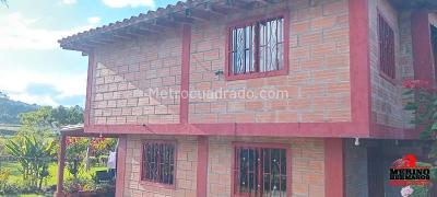 Casa de 5 alcobas en venta en Corredor San Antonio La Ceja, Rionegro, 380 m² · foto 9 de 17