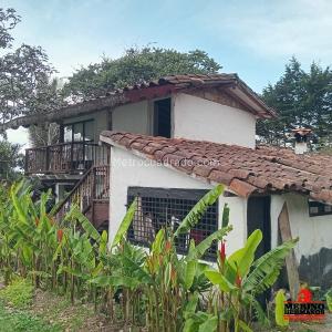 Casa de 5 alcobas en venta en Santa Elena Vereda Mazo, Medellín, 280 m² · foto 4 de 20