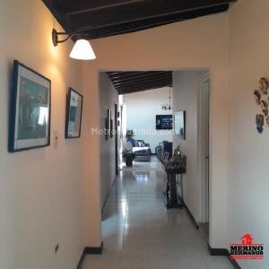 Casa de 3 alcobas en venta en La America, Medellín, 90 m² · foto 3 de 20