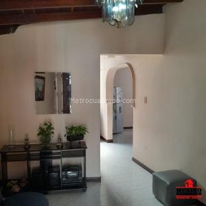 Casa de 3 alcobas en venta en La America, Medellín, 90 m² · foto 5 de 20